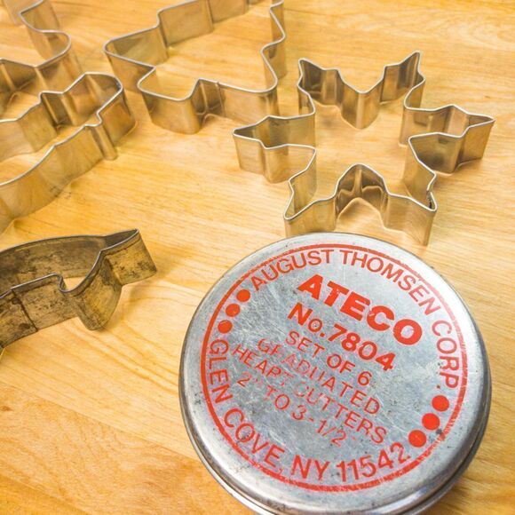 Set of Misc. Stainless Steel Cookie Cutters + Ateco #7804 Graduated Hearts - Picture 4 of 11